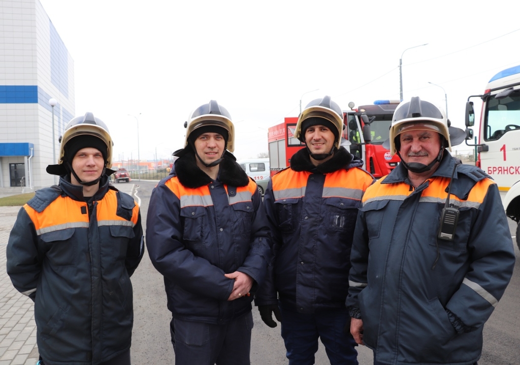 27 марта в Брянске на базе «Дворца единоборств имени Артема Осипенко» состоялось показное пожарно-тактическое учение.